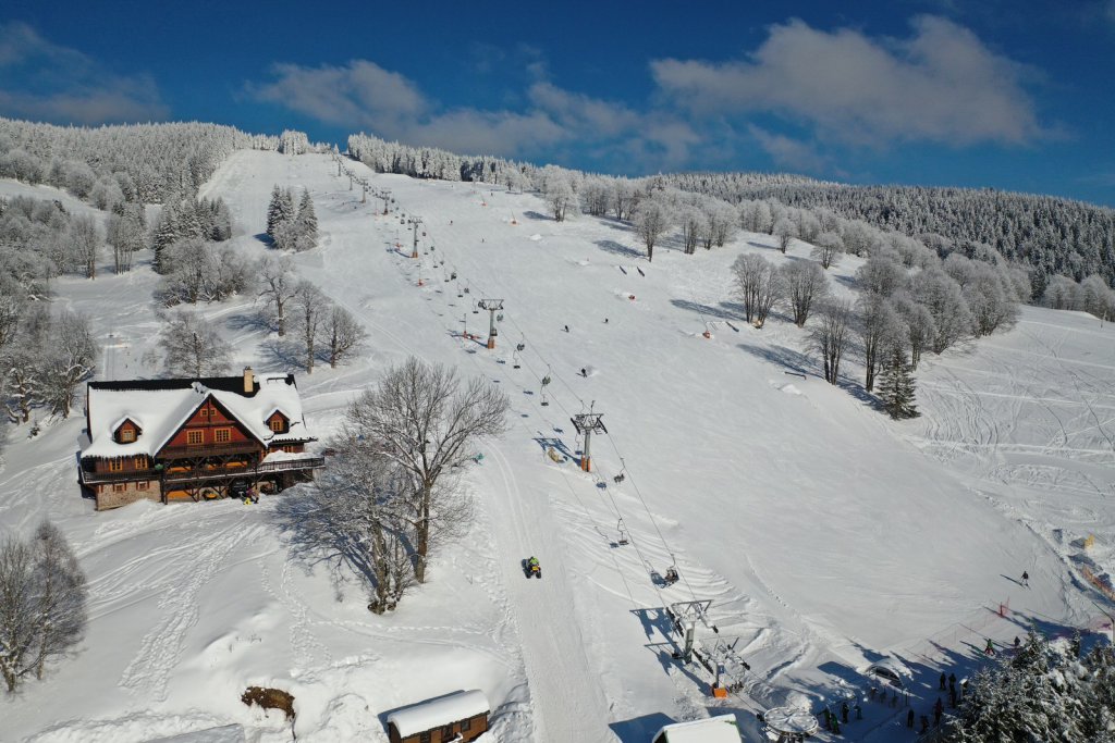 SKI AREL PAPRSEK U STARHO MSTA POD SN̎NKEM