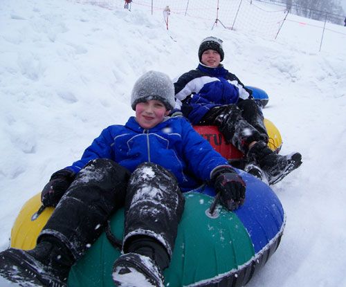 SNOWTUBING STAR MSTO POD SN̎NKEM